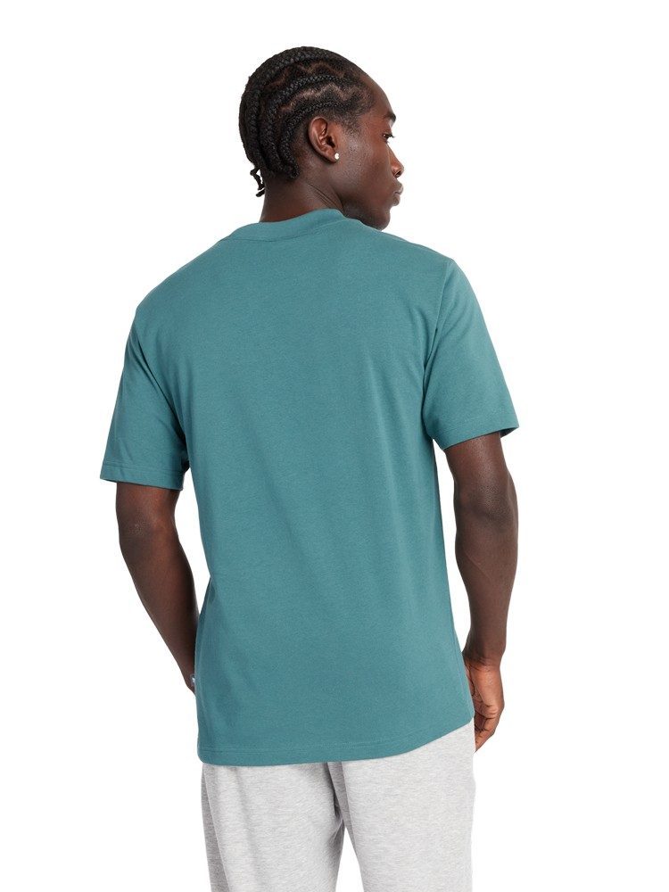 NEW BALANCE ATHLETICS PREMIUM LOGO T-SHIRT NEW SPRUCE